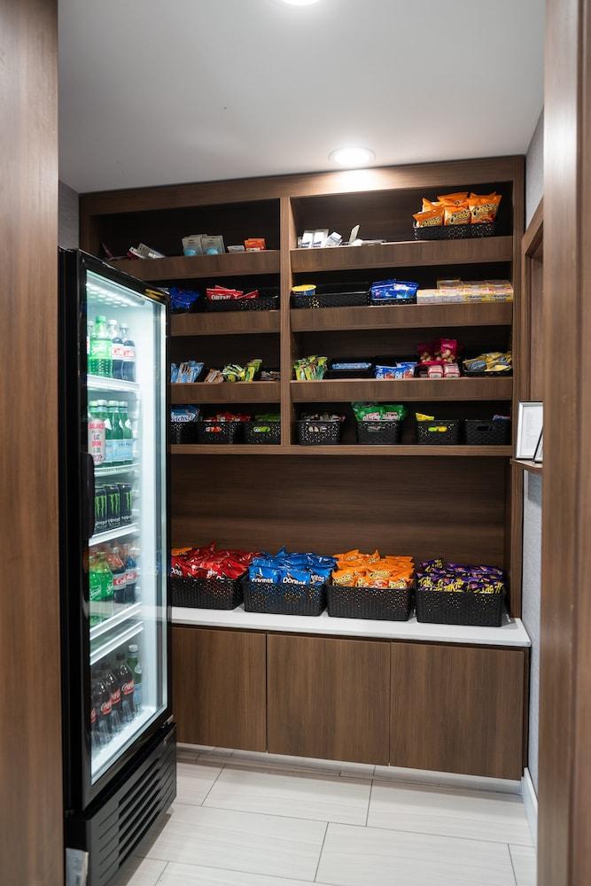 Holiday Inn Express & Suites - Lake Forest, An Ihg Hotel Экстерьер фото
