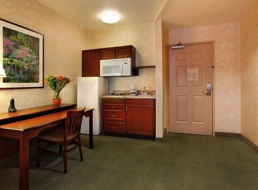 Holiday Inn Express & Suites - Lake Forest, An Ihg Hotel Экстерьер фото